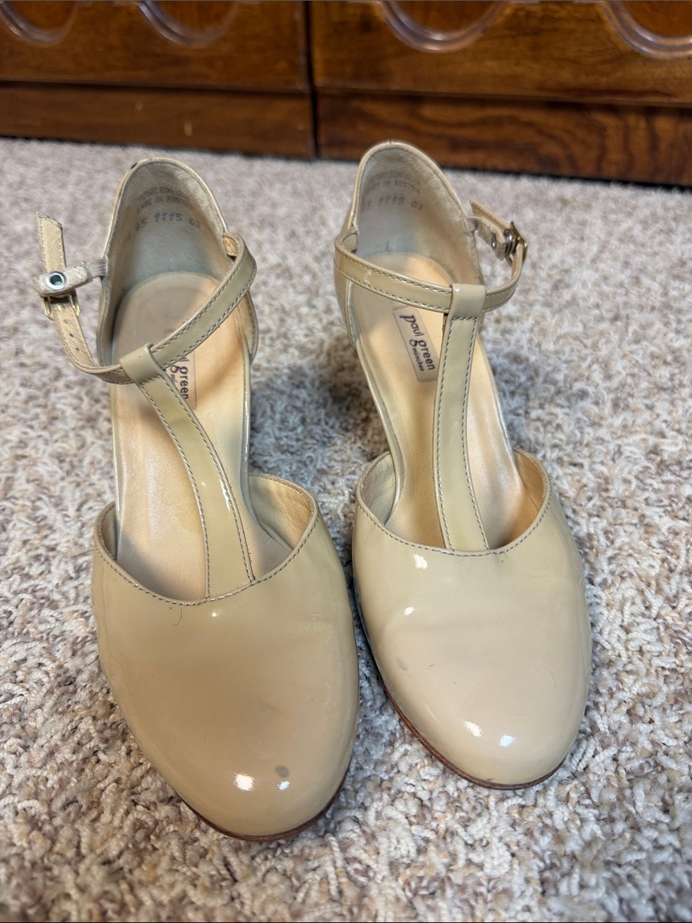 Paul Green Munich Patent Leather T-Strap Pumps Beige Size 6